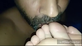Feet cuckold man cleans his cum on toes